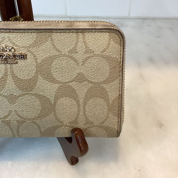 Coach Signature Continental Leather Full Zip Wallet - Picture 2 of 16